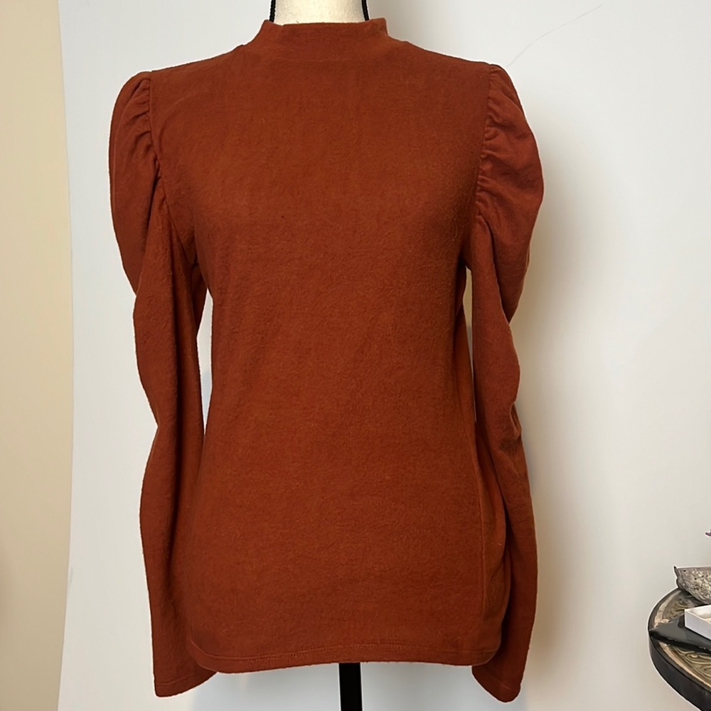 Long sleeve puffed shoulder sweater NWT